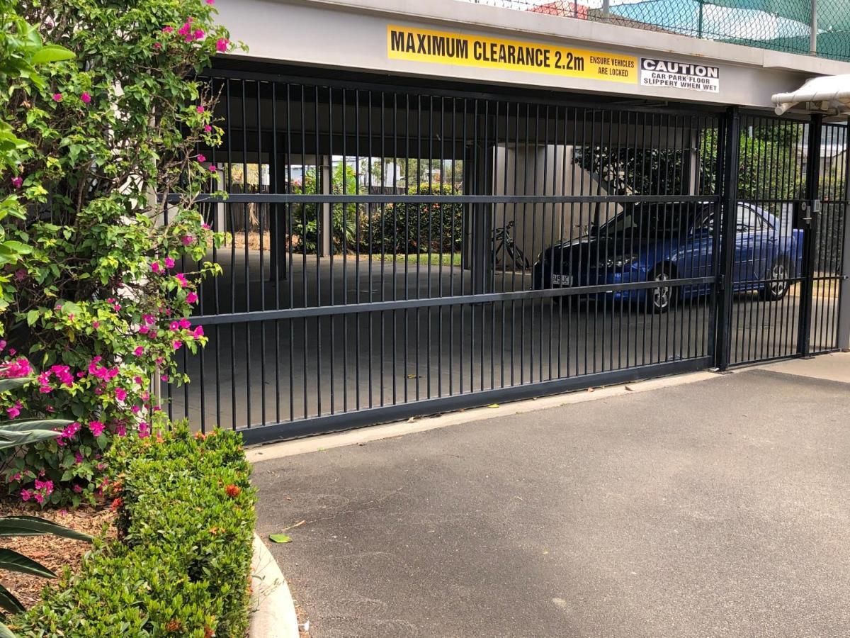 Cairns Reef Apartments & Motel Exterior photo